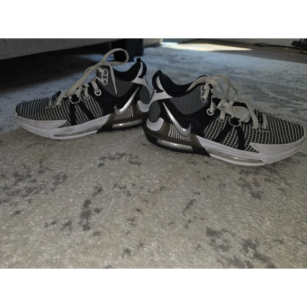 Nike LeBron Witness VII 7 White/Black/Metallic Silver Basketball Shoes Sz 9